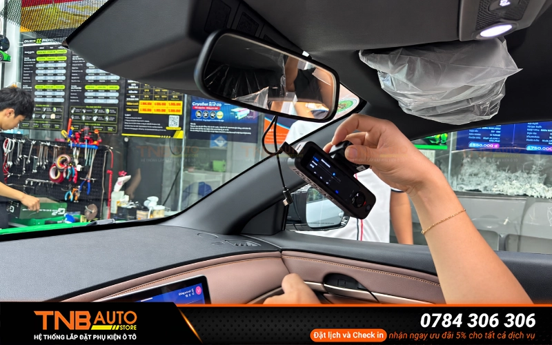 Lắp camera hành trình Vinfast VF8 All New, giá tốt 19 Lợi ích quan trọng nhất của camera hành trình VF8 All New là ghi lại toàn bộ diễn biến phía trước hoặc cả phía sau xe tùy cấu hình camera được lắp