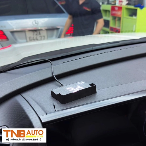 Màn hình HUD VF2 hiển thị thông tin trực diện trên kính lái 3 Màn hình HUD VF2 3